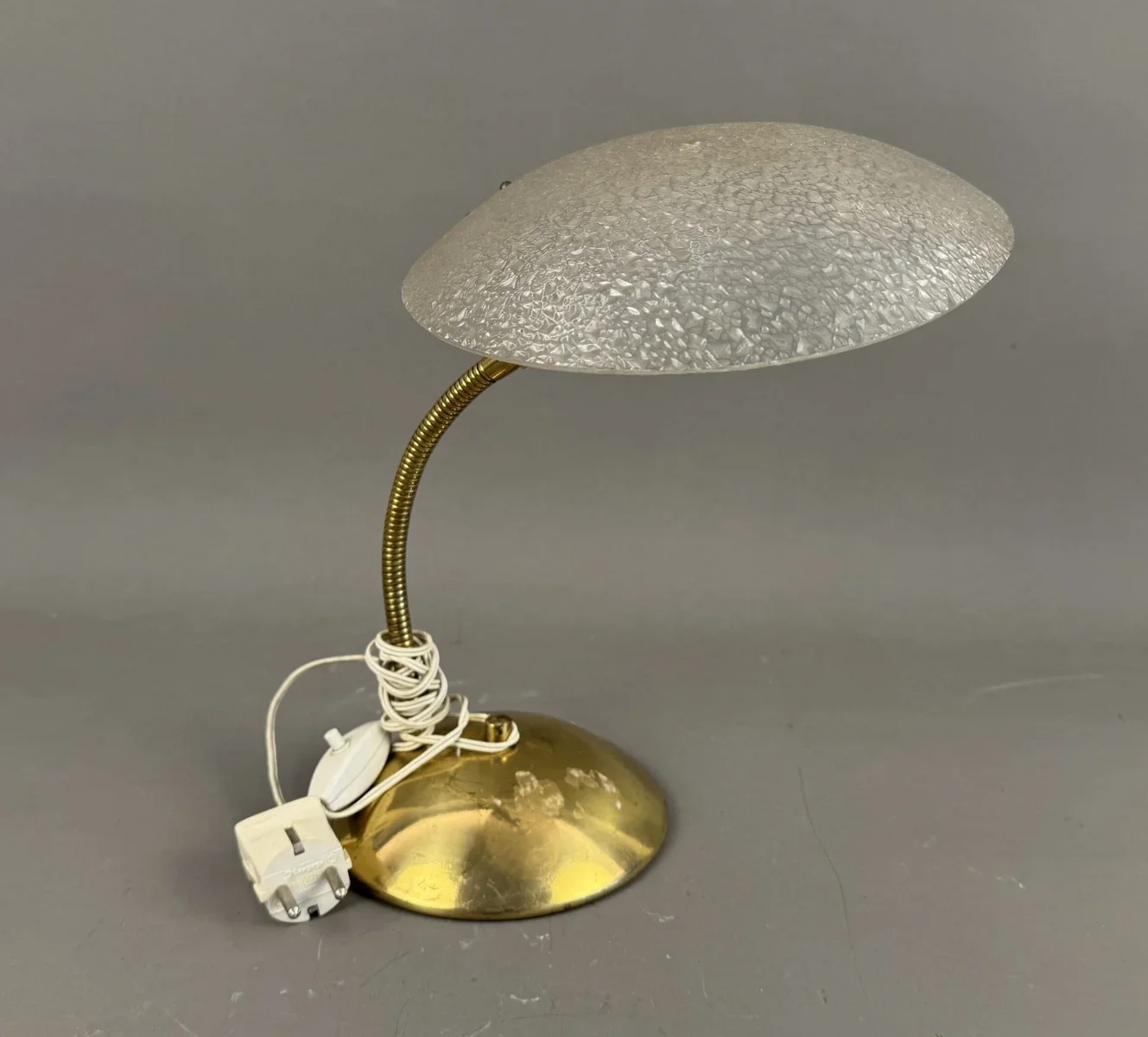 Tischlampe mit Acrylschirm, um 1960, Rupert Nikoll zugeschrieben, H 35 cm