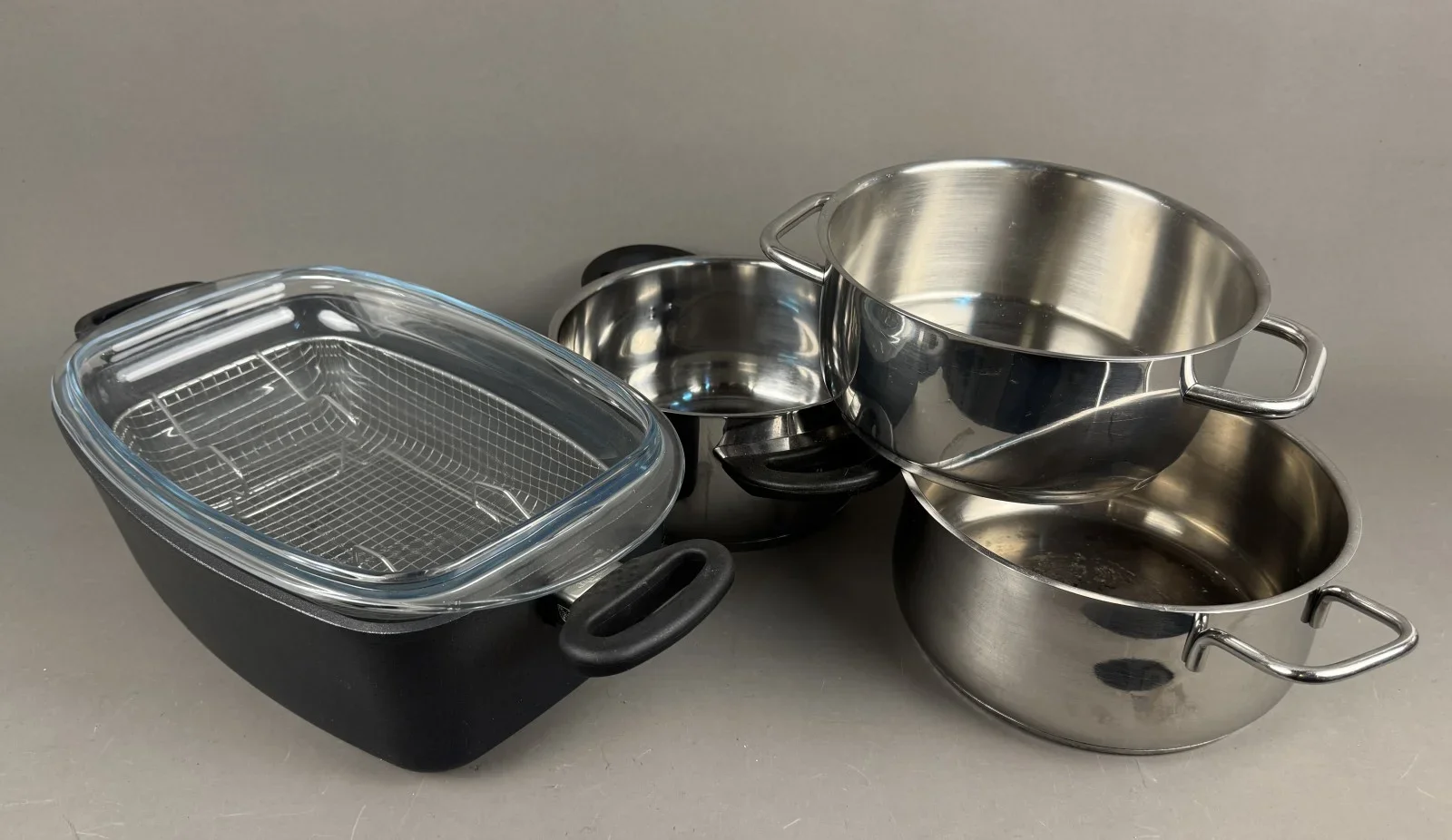 Set Edelstahl-Kochgeschirr, Töpfe und einen Bräter