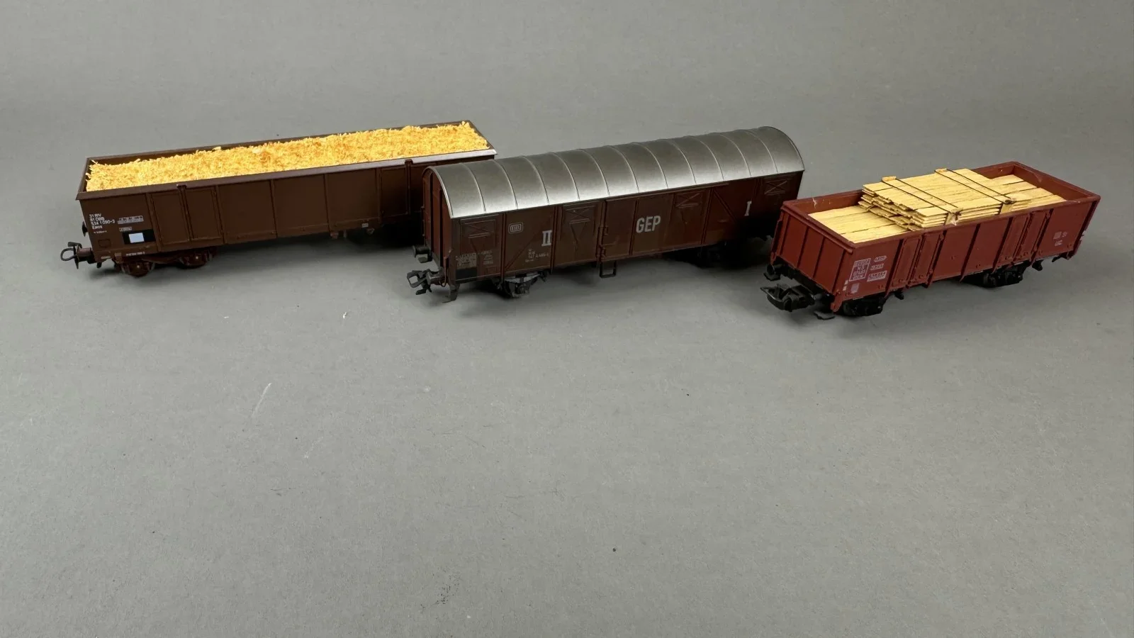 3 Stück Modelleisenbahnwagen. HO, siehe Bilder, um Besichtigung wird gebeten
