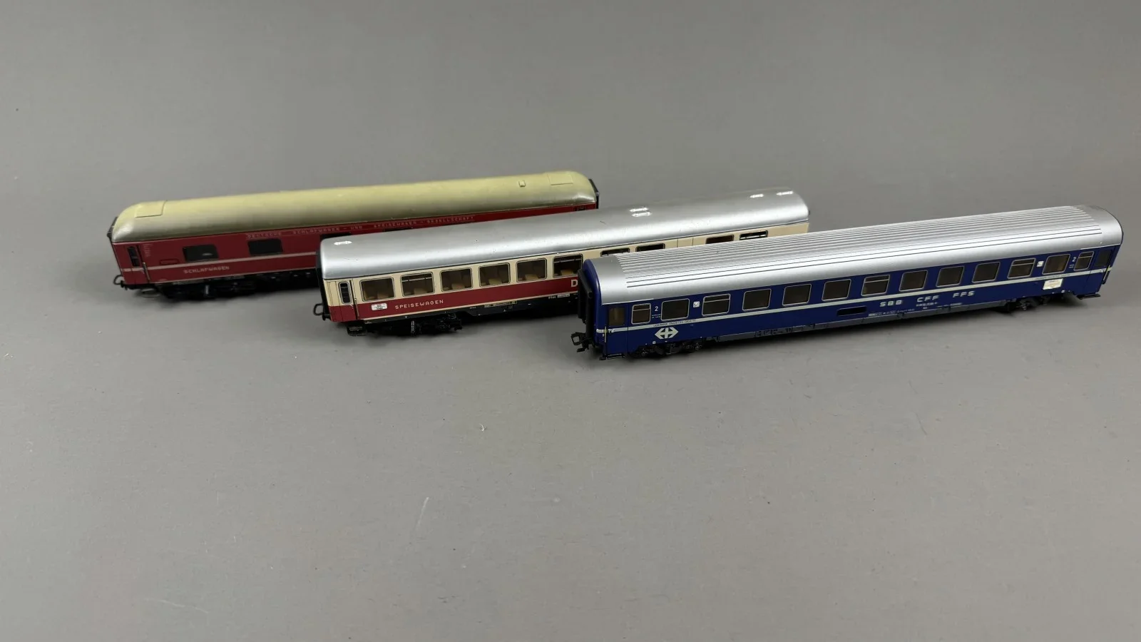 3 Stück Modelleisenbahnwagen. HO, siehe Bilder, um Besichtigung wird gebeten
