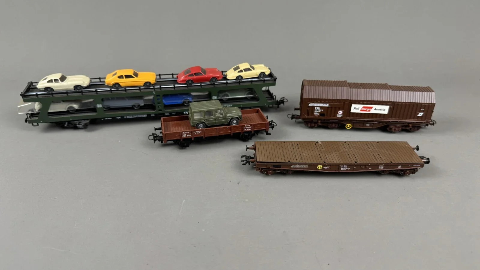 3 Stück Modelleisenbahnwagen. HO, siehe Bilder, um Besichtigung wird gebeten

