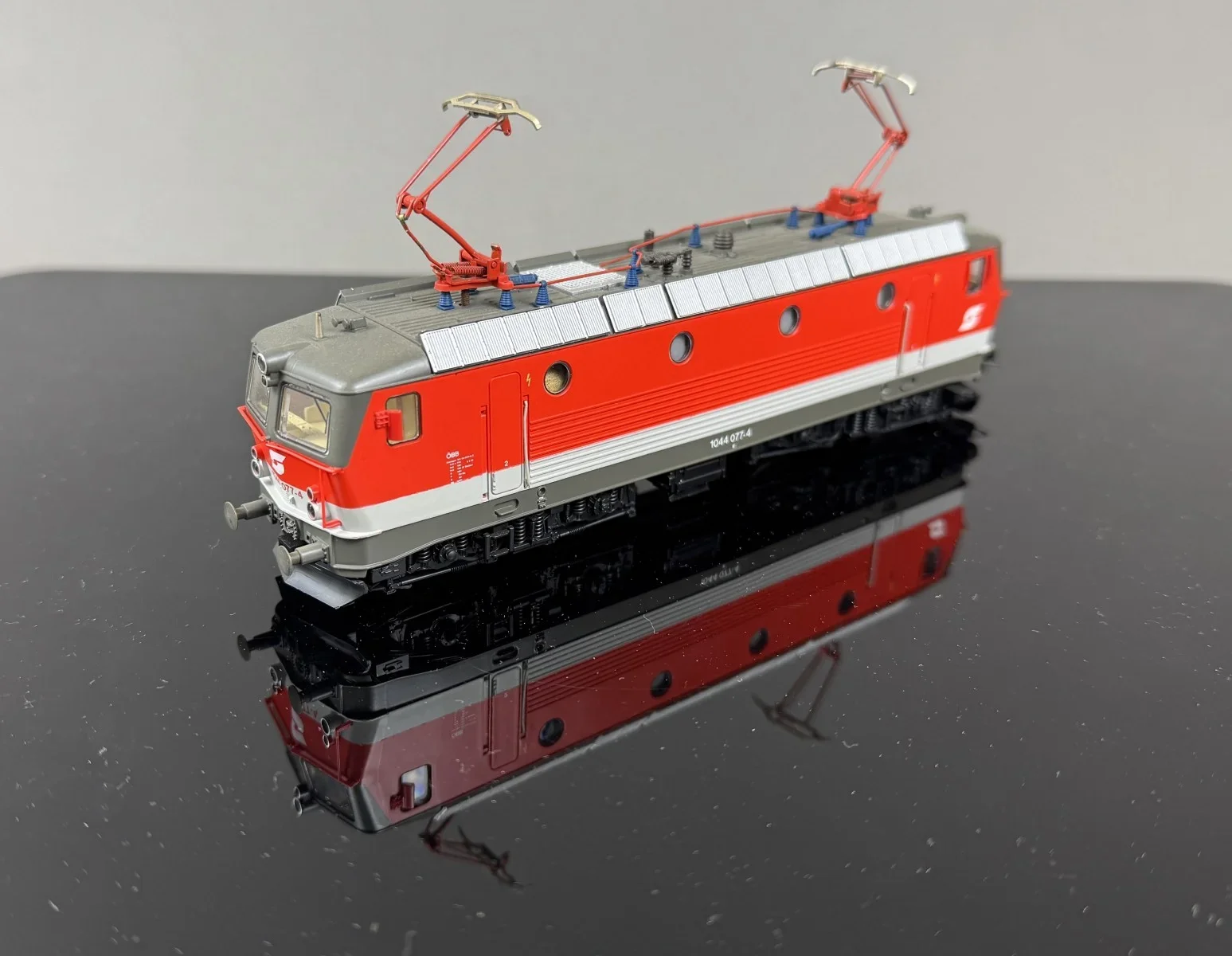 Elektrolokomotive Reihe 1044 der Österreichischen Bundesbahnen (ÖBB),  Modell RoCo.  siehe Bilder, um Besichtigung wird gebeten