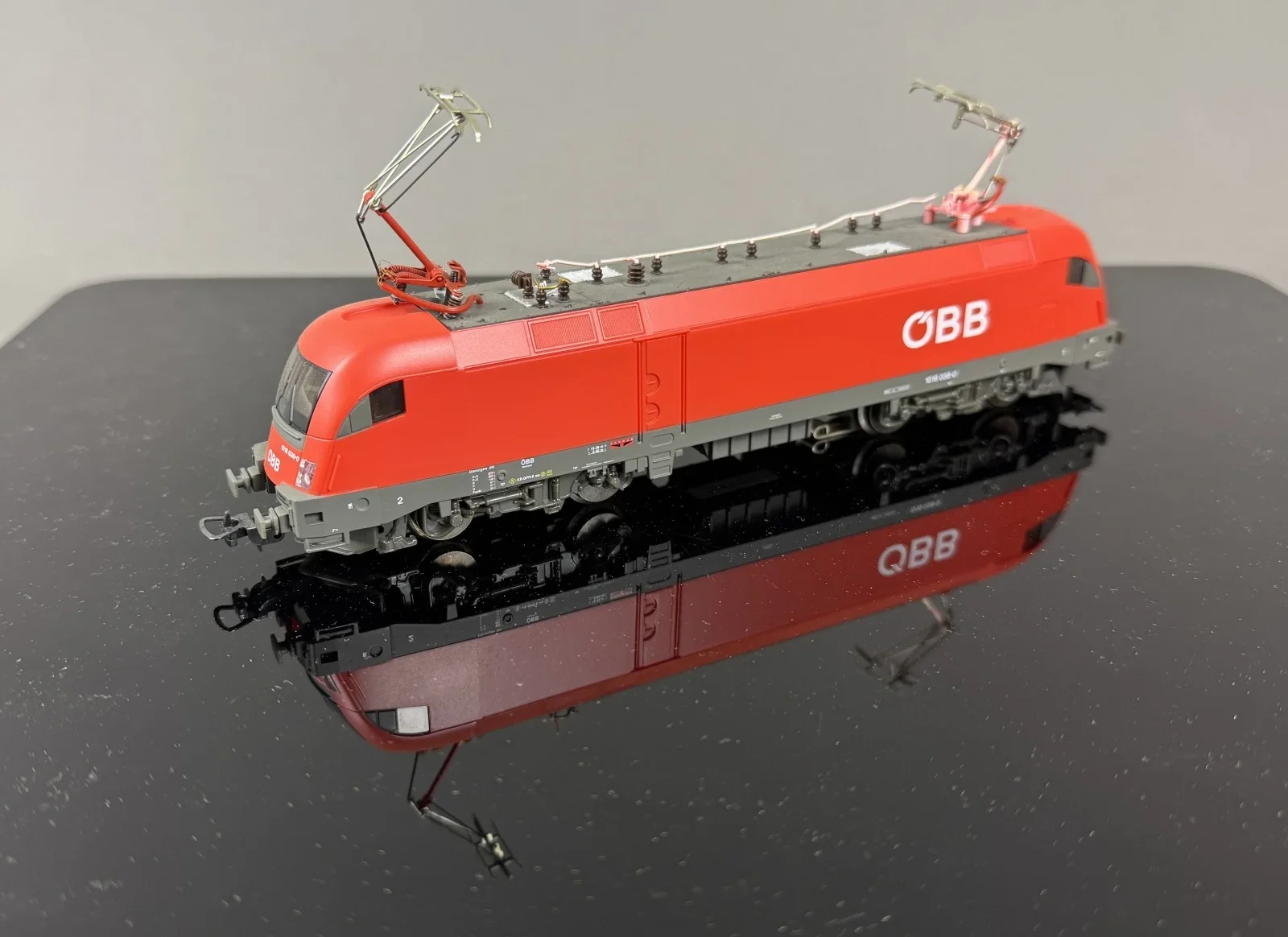 Piko 57919 - E-Lok Taurus ÖBB  H0.  siehe Bilder, um Besichtigung wird gebeten