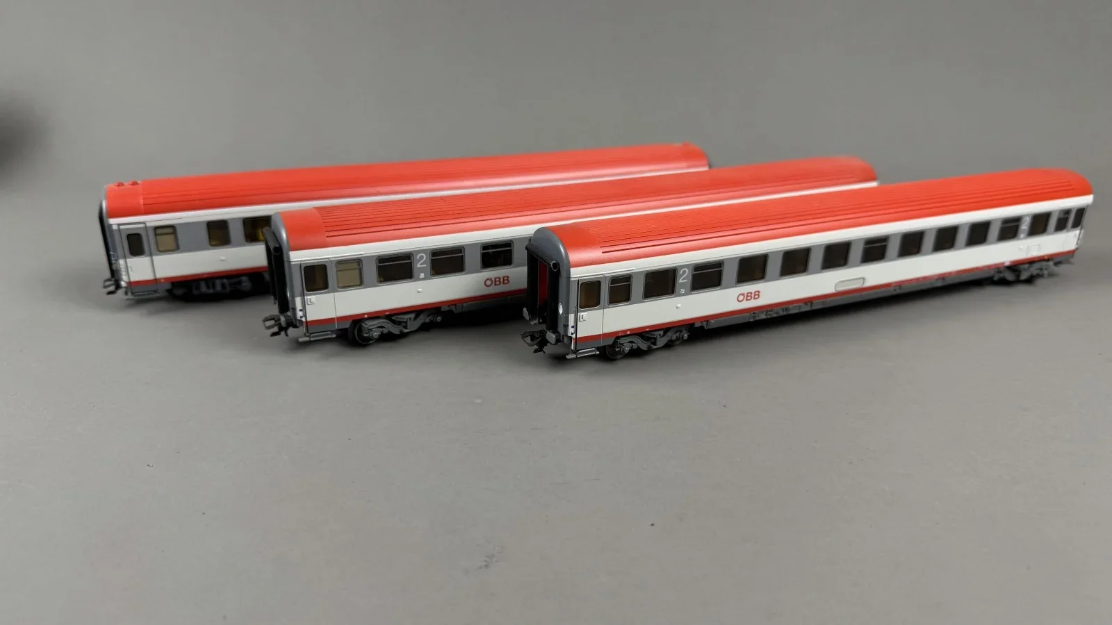 3 Stück Modelleisenbahnwagen. HO