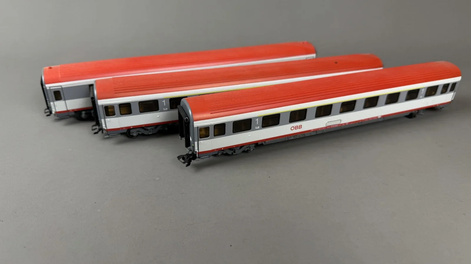 3 Stück Modelleisenbahnwagen. HO siehe Bilder, um Besichtigung wird gebeten