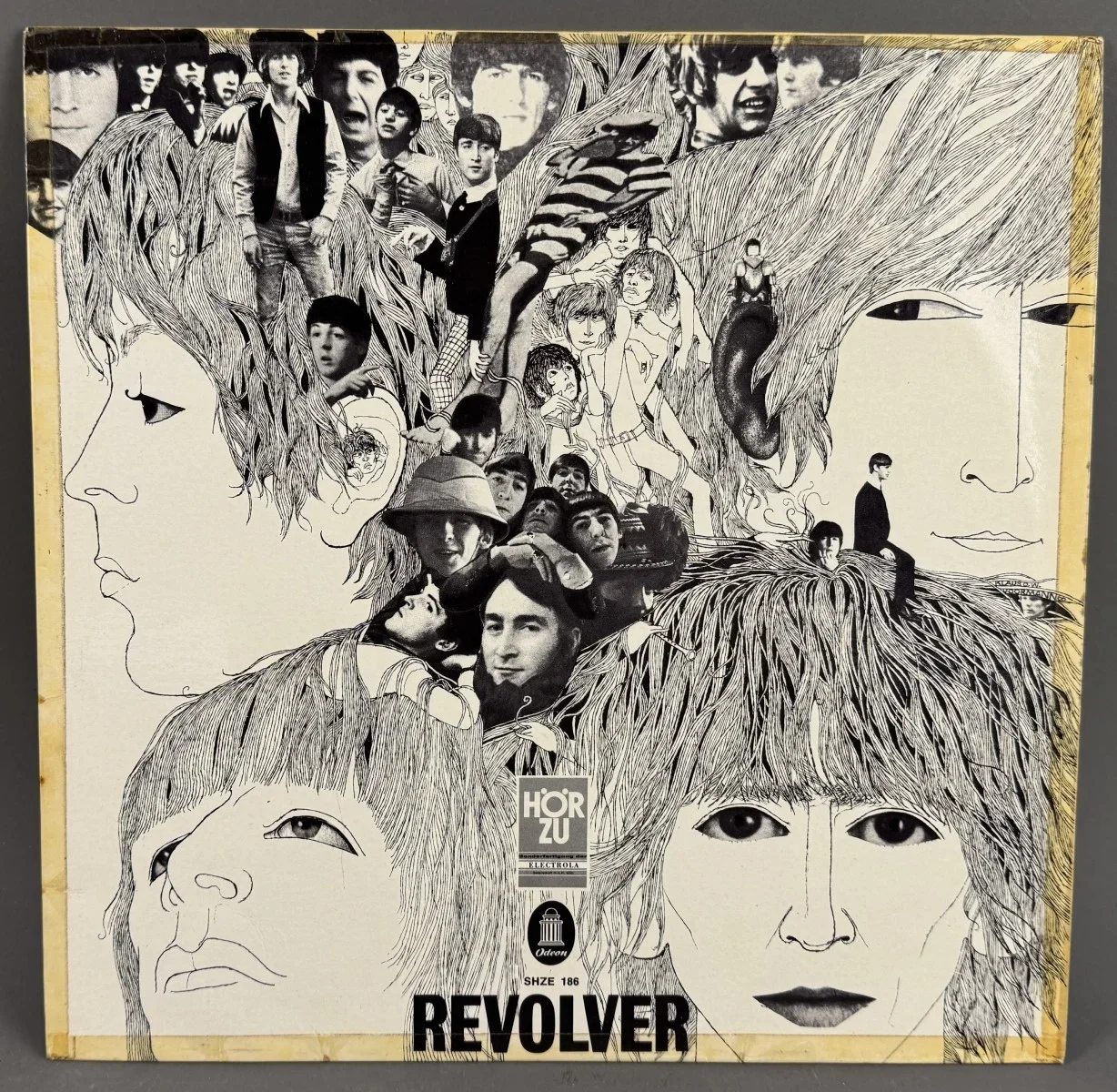 legendäres Schallplattencover des Beatles-Albums "Revolver" aus dem Jahr 1966, das für den deutschen Markt mit dem Label "Hör Zu" veröffentlicht wurde.