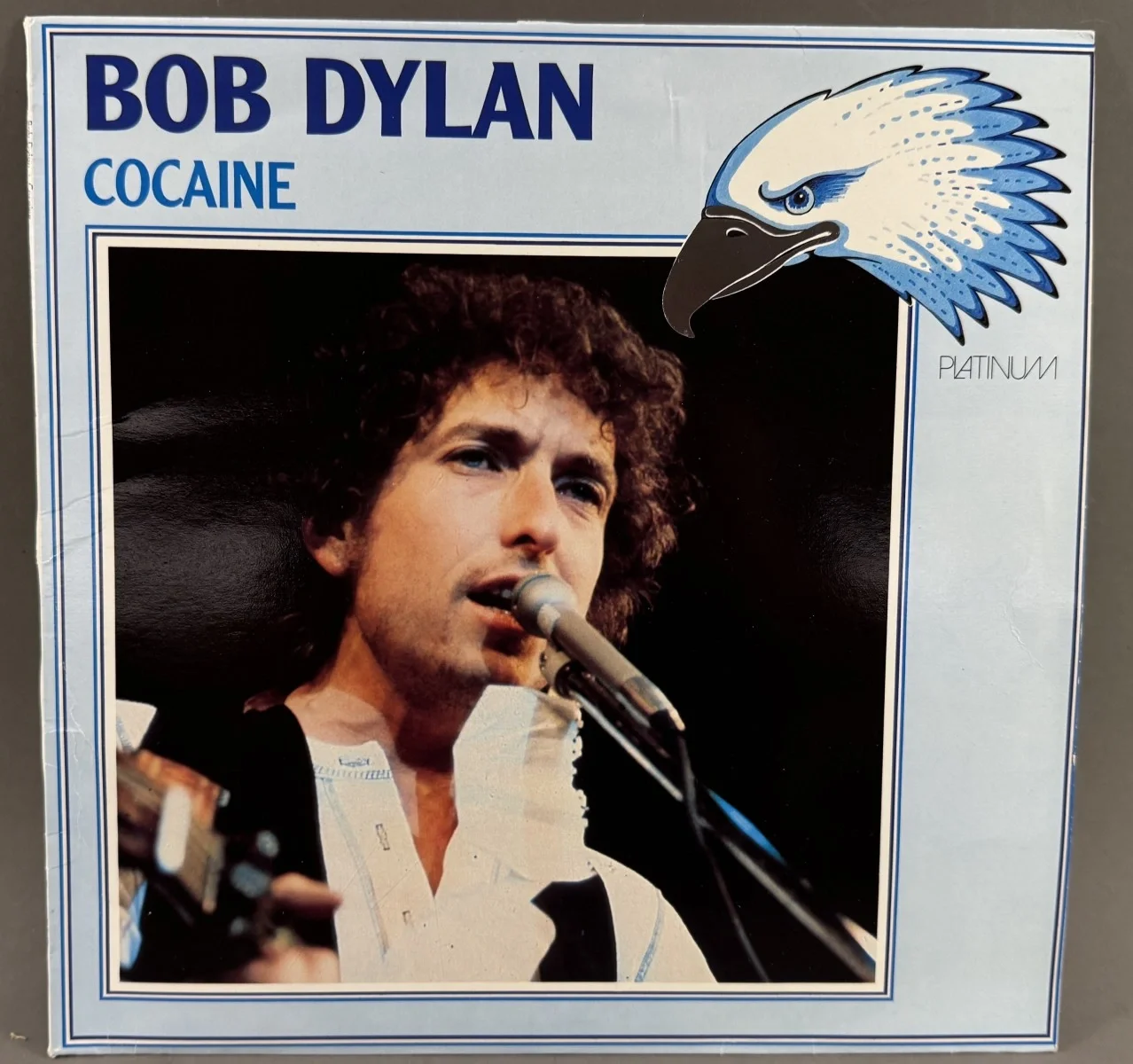 Vinyl-LP limitierte Edition der Schallplatte "Cocaine" von Bob Dylan, die als "Platinum"-Ausgabe vermarktet wird. Teil einer "Platinum"-Serie, erkennbar am Adler-Logo und Schriftzug auf dem Cover. siehe Bilder um Besichtigung wird gebeten.

