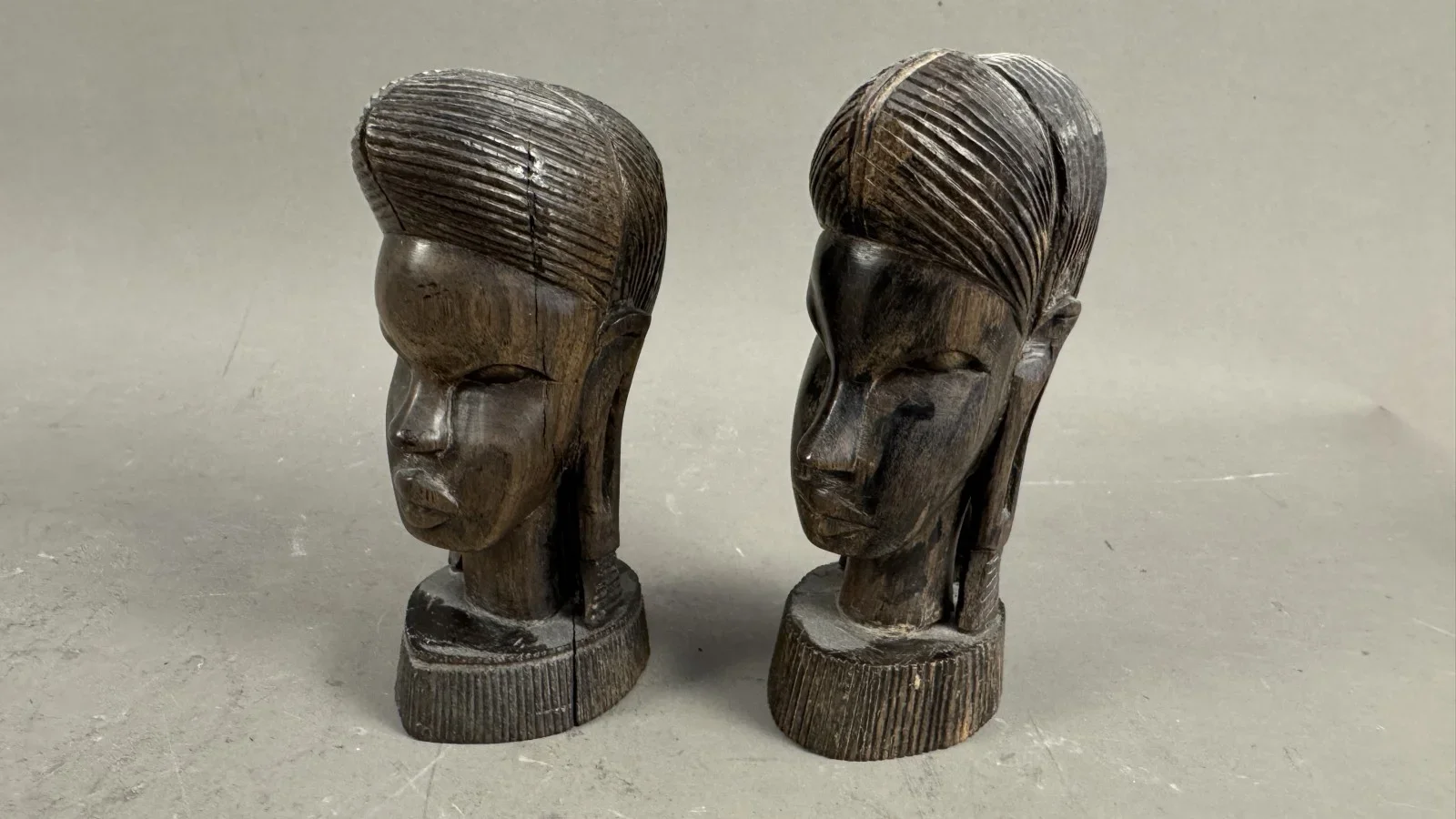 2 Stück handgeschnitzte afrikanische Holzskulpturen, menschliche Köpfe, H 14cm
