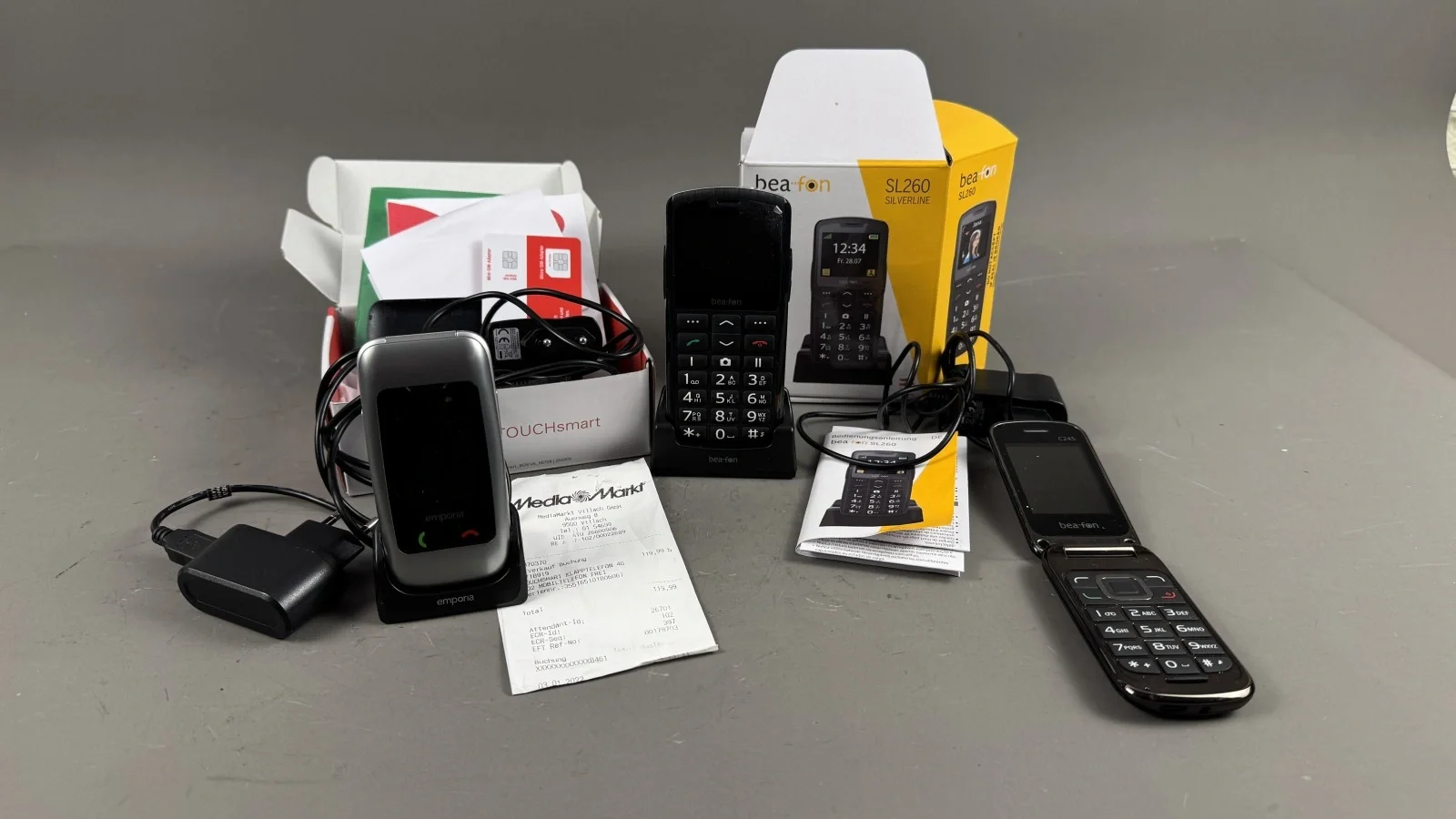 Sammlung Mobiltelefone und Klapptelefone verschiedener Marken