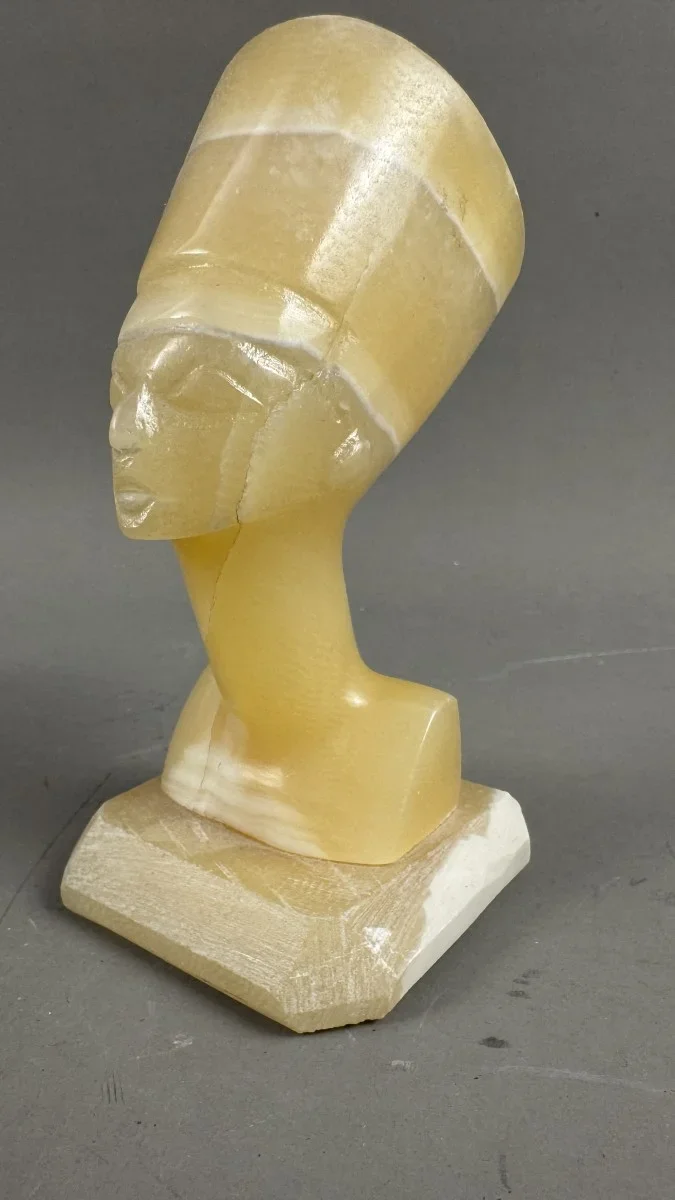 Ägyptische Kopf-Skulptur aus Alabaster, Nofretete