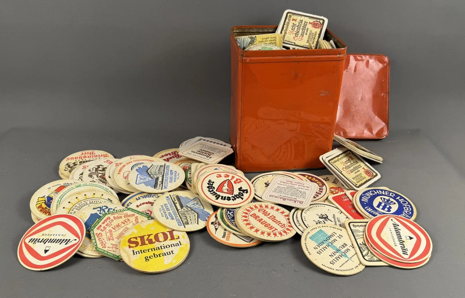 Historische Bierdeckel Sammlung in Metallbox