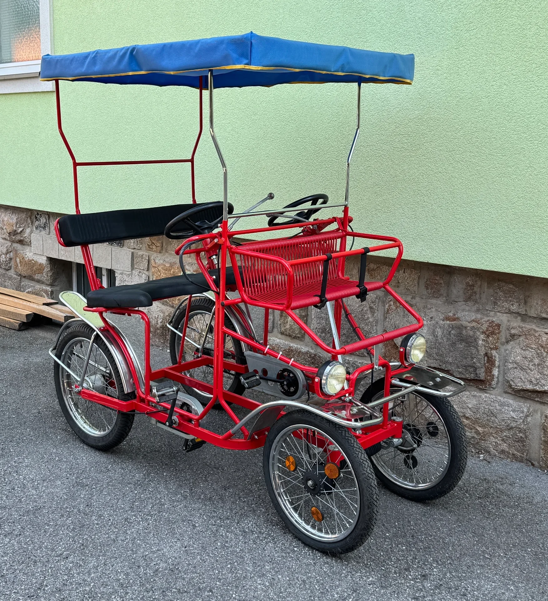 Surrey Deluxe Quadricycle, Vierrädriges Tandem-Quadricycle, Quattro CP, für max 3 Personen, 60er Jahre, im Traumzustand Länge 190 cm, B. 120cm H 180cm, Sitzbreite 100 cm