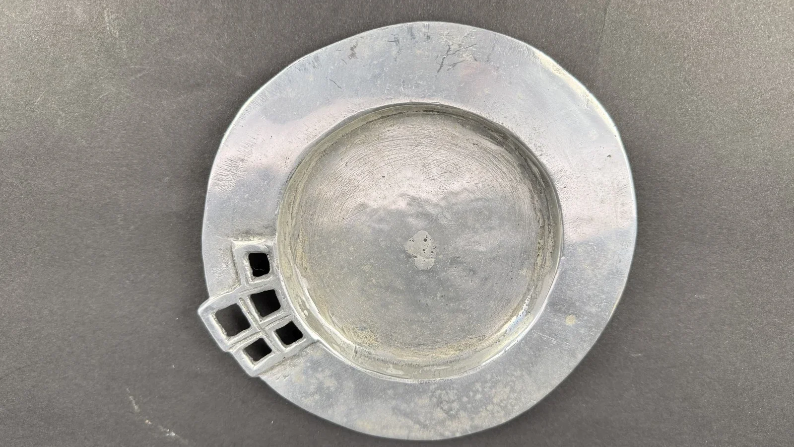 Heinz Goll (Klagenfurt 1934-1999 Bogota) Brutalistische Schale, Aluguss, Dm. 19cm