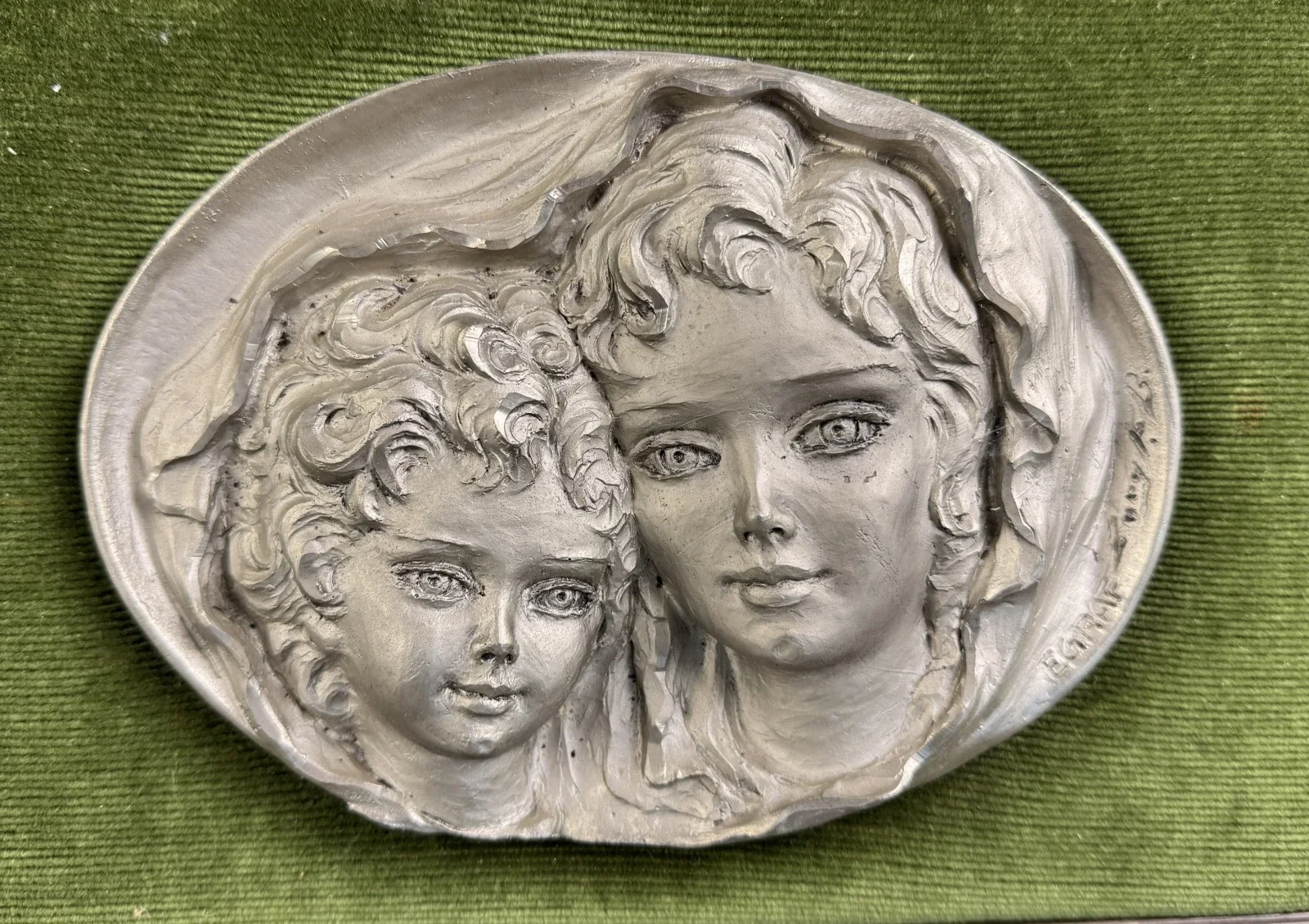 Ovales Reliefmedaillon mit zwei Porträtköpfen,  ÉGRAF, 38x28