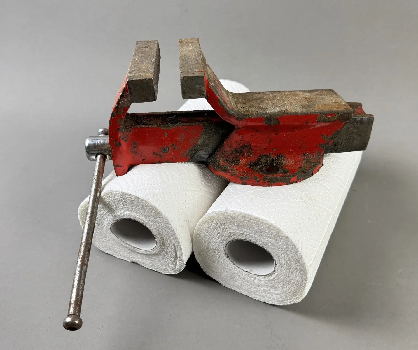Roter Schraubstock, ca 4 Kg.