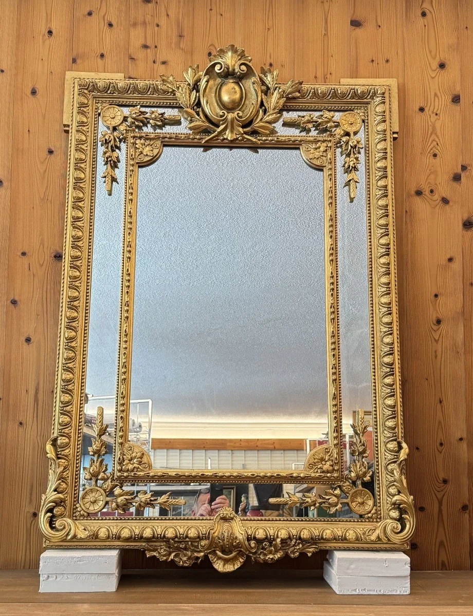 Vergoldeter Spiegel im Barockstil mit Ornamente, siehe Bilder und Beschreibung !! H 160 cm B 110 cm T 10 cm, um Besichtigung wird gebeten, aus dem Privatbesitz von Heidelinde Weis