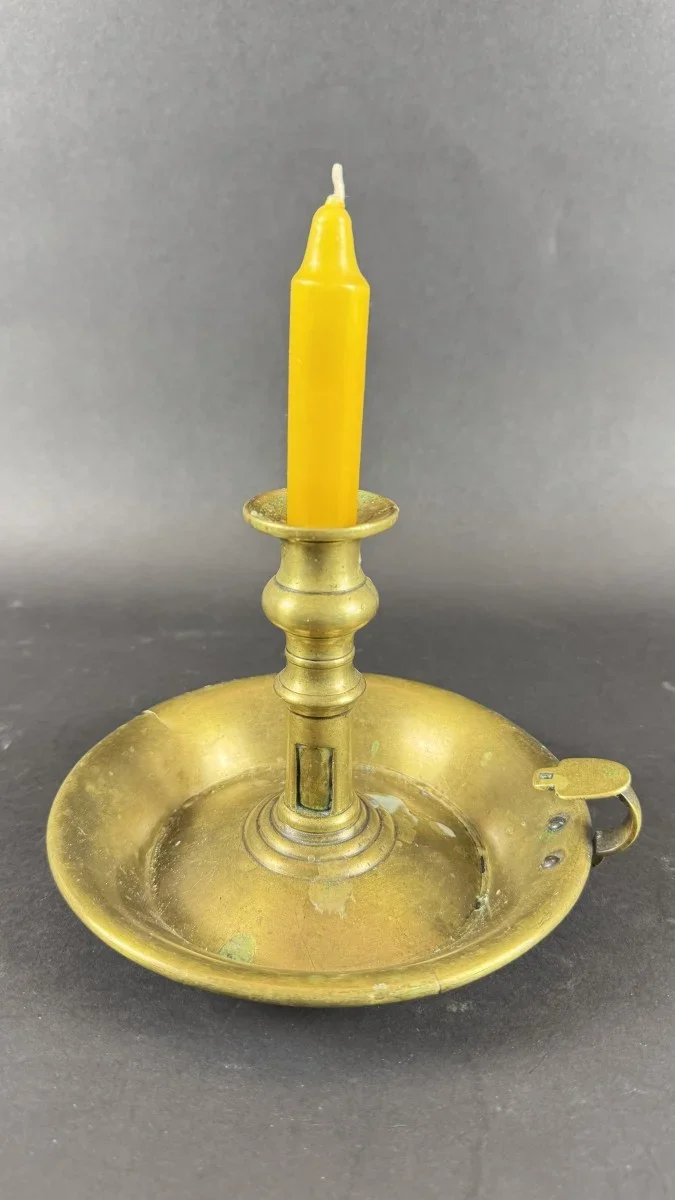 Messing Kerzenleuchter mit gelber Kerze, H 20cm