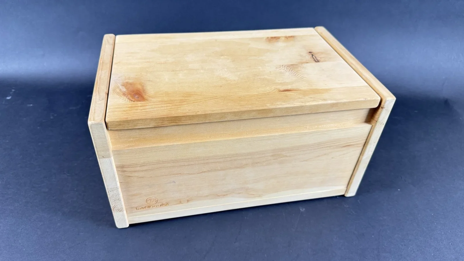 Lamodula Zirben - Holzbox mit Weihnachtskugeln Geschenkset, aus dem Privatbesitz von Heidelinde Weis