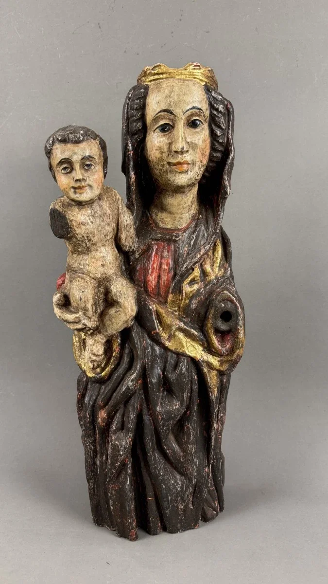 Gotische Schnitzfigur, Madonna mit Kind, gefasst H 54cm