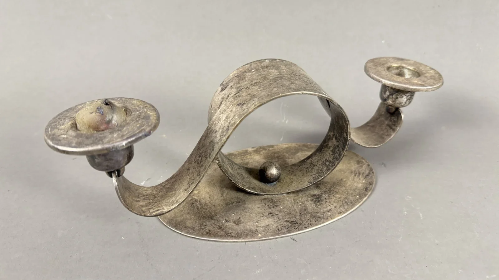 Silberner Kerzenleuchter mit doppeltem Kerzenhaltung, L 28 cm