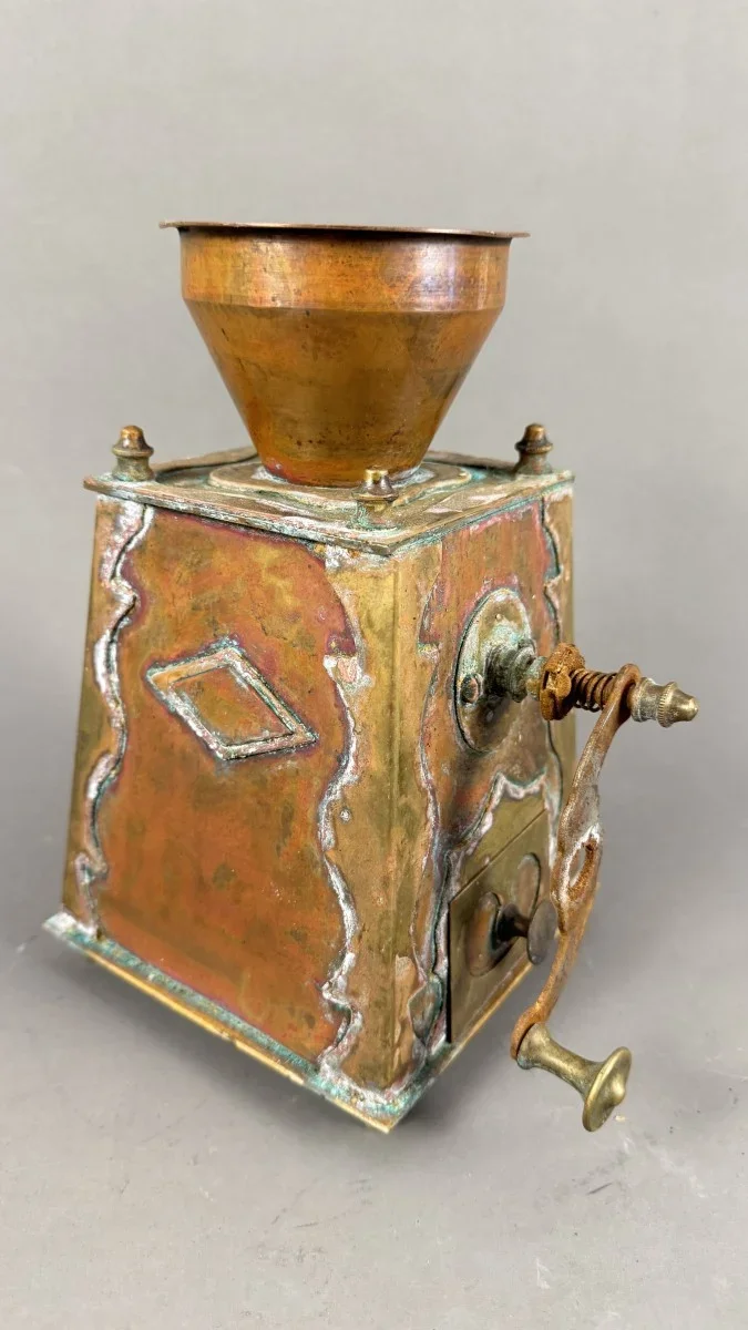  antike Kaffeemühle,  Kupfer, H 25 cm