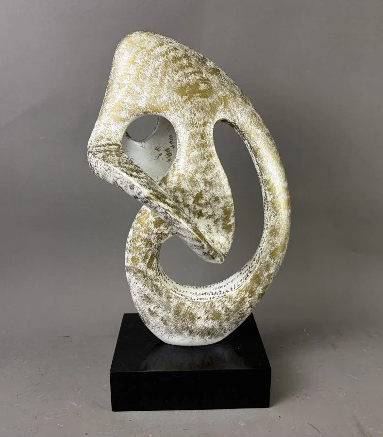 Abstrakte Skulptur mit Durchbrüchen, H 51cm