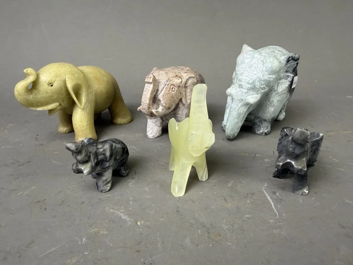 Sammlung von Elefantenfiguren