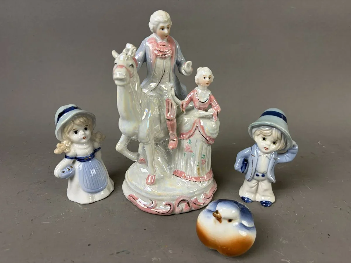 Porzellanfiguren-Sammlung mit Kindermotiven und Pferden