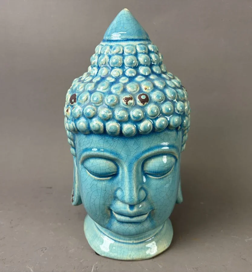 Türkisfarbener Buddhakopf aus Keramik mit Craquelé-Glasur, H31cm
