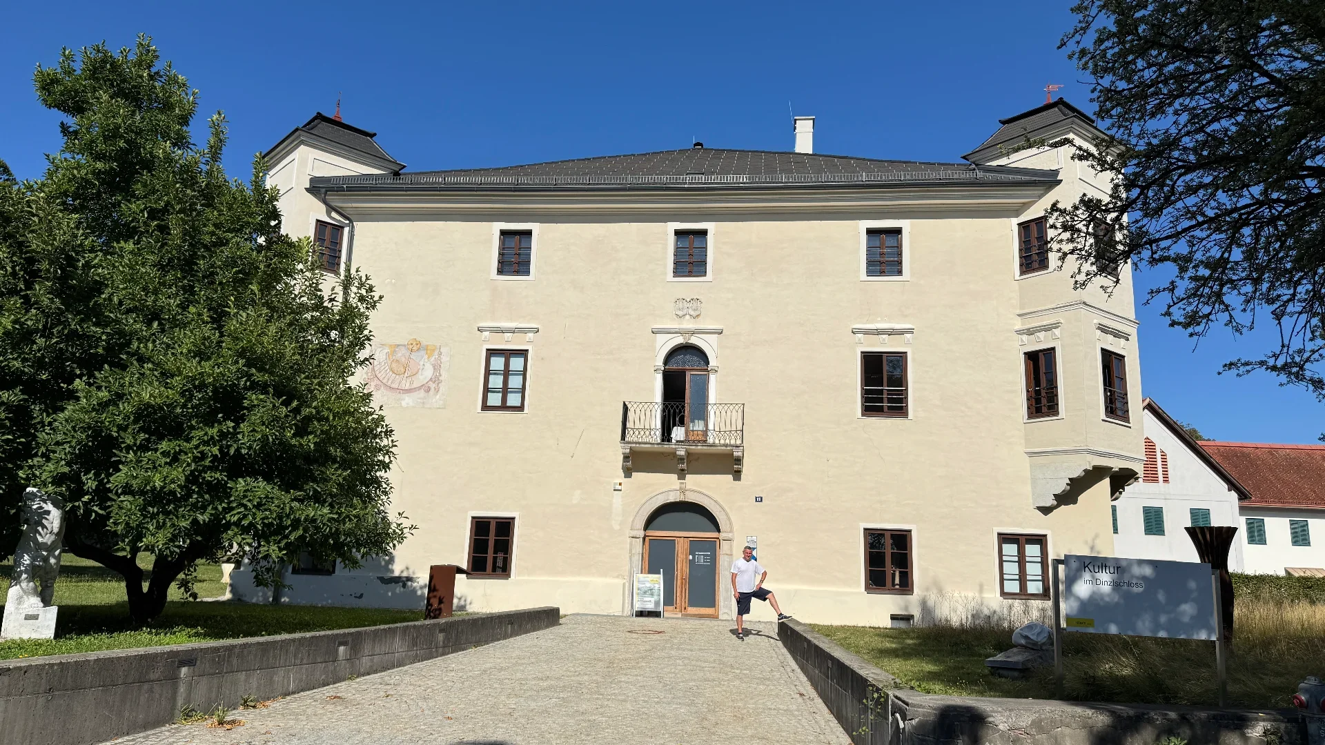 Villacher Dinzlschloss - 100. Geburtstages von Franz Schneeweiß